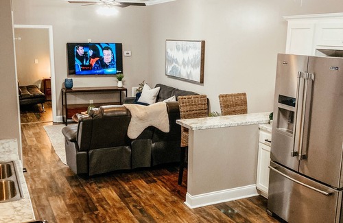 Hoover House | Lovely two bedroom unit for ST and LT rental