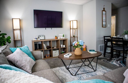 Mahncke Park Apartment | Lovely two-bedroom getaway near Fort Sam Houston