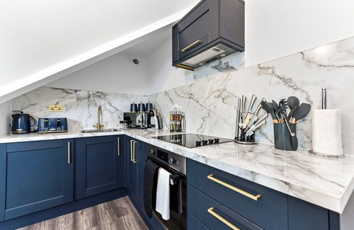 Crouch End Apartment | Lovely Two Bedroom with Ensuite Bathrooms