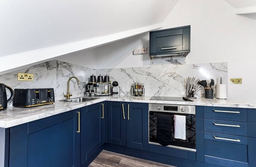 Crouch End Apartment | Lovely Two Bedroom with Ensuite Bathrooms