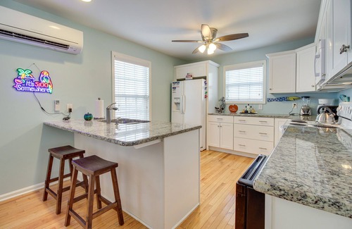 Tybee Island Cottage | Lovely Tybee Island Home w/Deck < 1 Mi to Beach!