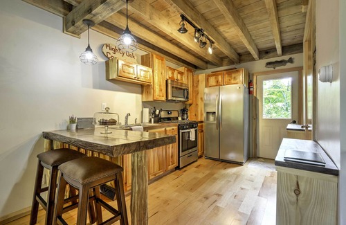 Ulster Cabin | Lovely Ulster Cabin w/ Hot Tub, Fire Pit & 3 Ponds