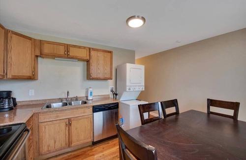 Southwest Garden Hotel | Lovely Unit in Historic SW Garden - 3 Queen beds