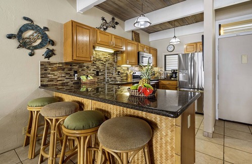 Kailua-Kona Condo | Lovely Updated Oceanfront Private Top Floor Condo Now with A/C!