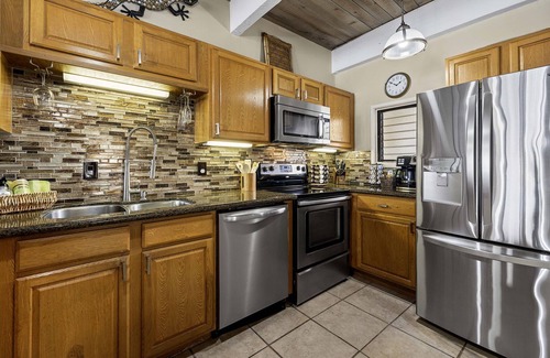 Kailua-Kona Condo | Lovely Updated Oceanfront Private Top Floor Condo Now with A/C!
