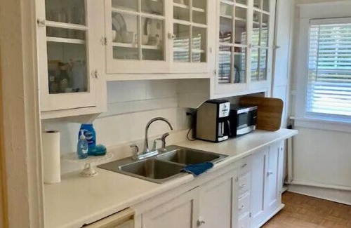 Vicksburg Apartment | Lovely Upstairs 3 Bedroom Apartment