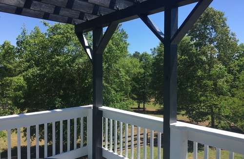 Aiken House | Lovely upstairs apartment with pasture views