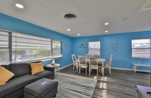 Gulfport Apartment | Lovely vacation home 1 block from beach & downtown Gulfport