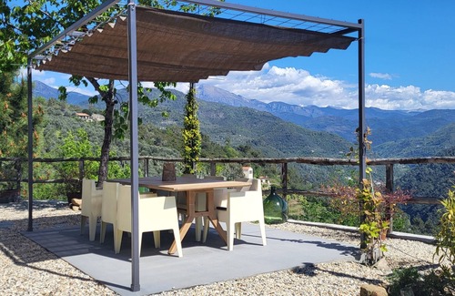Dolceacqua Cottage | Lovely VacationHome immersed in nature, stunning views,pool,outdoor kitchen,WIFI