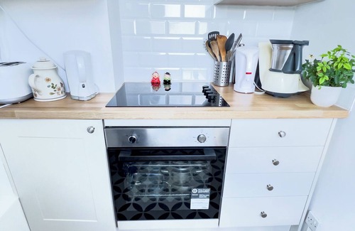 Junction Apartment | Lovely, very well connected flat in Central London!