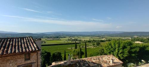 Joucas Apartment | Lovely views in secret Provence