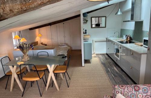 Joucas Apartment | Lovely views in secret Provence