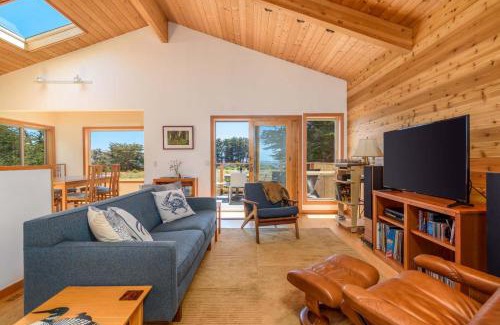 Sea Ranch House | Lovely Views - Walk To Shell Beach