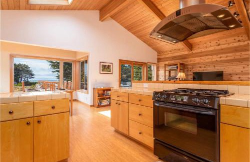 Sea Ranch House | Lovely Views - Walk To Shell Beach