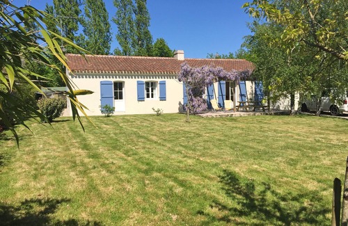 Le Champ-Saint-Pere Villa | Lovely Villa, Sleeps 6, Private HEATED Pool, Wifi, 20 mins to Atlantic Beaches