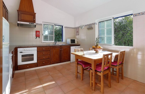 Monchique House | Lovely Villa, perfect for a relaxing vacation, with pool and view to the coast.