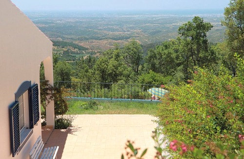 Monchique House | Lovely Villa, perfect for a relaxing vacation, with pool and view to the coast.