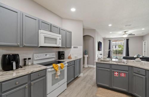 Sunset Ridge Villa | Lovely villa with Beautiful Pool Close to Disney