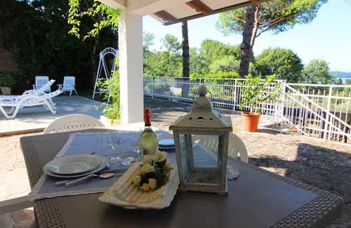 San Feliciano Villa | Lovely villa with pool overlooking Lake Trasimeno just outside the village of San Feliciano. Perfect