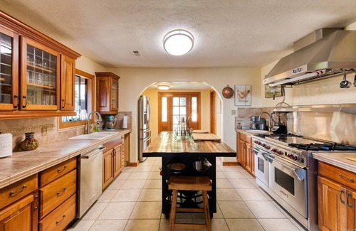 Ukiah House | Lovely Vineyard Retreat.