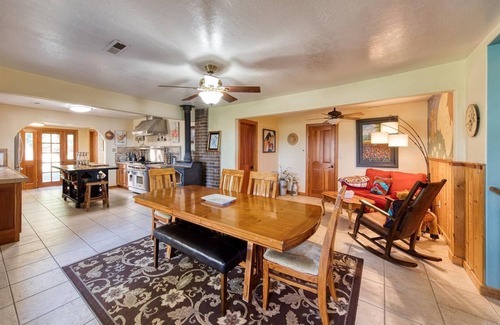 Ukiah House | Lovely Vineyard Retreat.