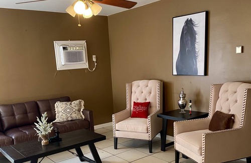 Norwalk House | Lovely vintage inspired hone close to freeways