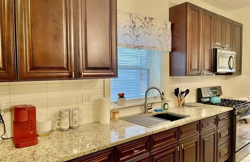 Oak Park Apartment | Lovely vintage Oak Park 3bd 1ba perfectly located Chicago loop & public transit