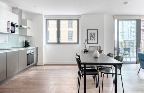 William Morris Apartment | Lovely Walthamstow 2BR w/Gym, Lounge & Concierge nr Tube, by Blueground