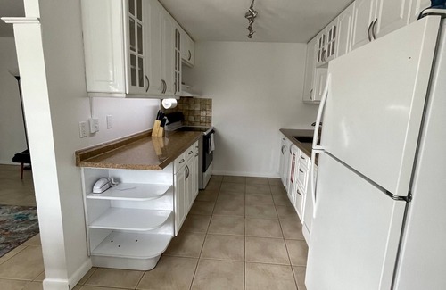 Riverside Park Apartment | Lovely waterfront two bedroom house with parking