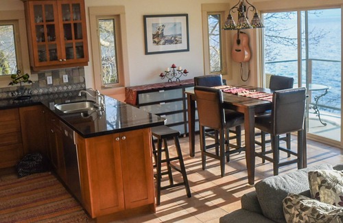 Selma Park House | Lovely Waterfront Beach Haven with Hot Tub & SUP