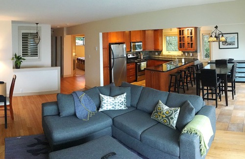 Selma Park House | Lovely Waterfront Beach Haven with Hot Tub & SUP
