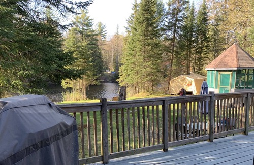 Huntsville Cottage | Lovely WATERFRONT cottage on Muskoka River