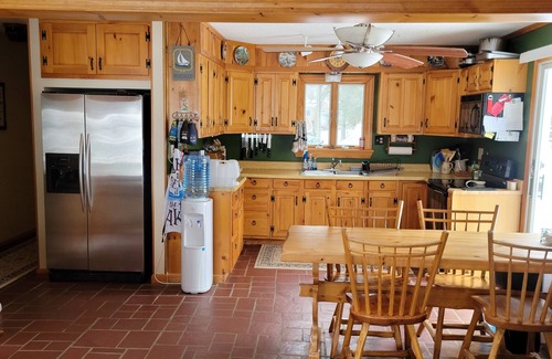 Poultney Cottage | Lovely Waterfront Cottage on Lake St. Catherine