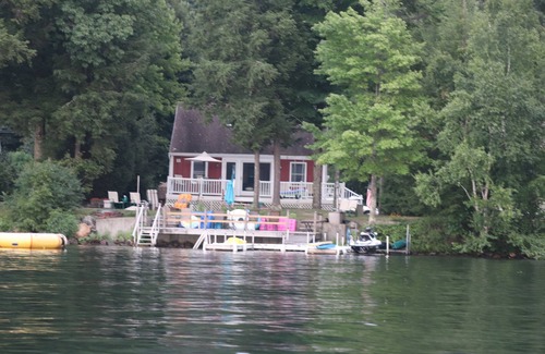 Poultney Cottage | Lovely Waterfront Cottage on Lake St. Catherine