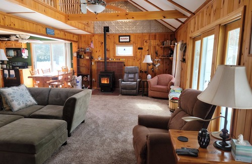 Poultney Cottage | Lovely Waterfront Cottage on Lake St. Catherine