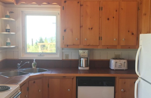 Souris Cottage | Lovely waterfront cottage on private white sand beach