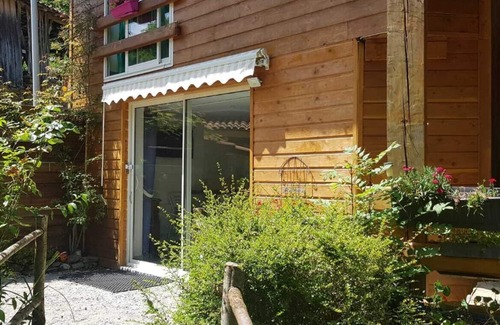 Chein-Dessus Apartment | Lovely waterfront apartment