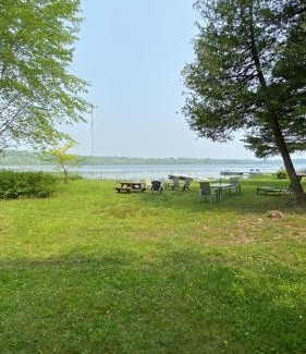 Head Lake House | Lovely waterfront private cottage with hot tub in Kawartha Lakes