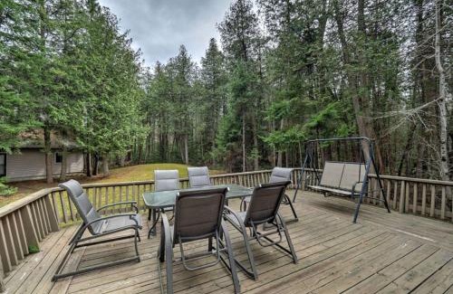 Head Lake House | Lovely waterfront private cottage with hot tub in Kawartha Lakes