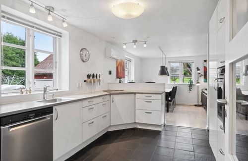 Juelsminde House | Lovely well-appointed summer house with hot tub