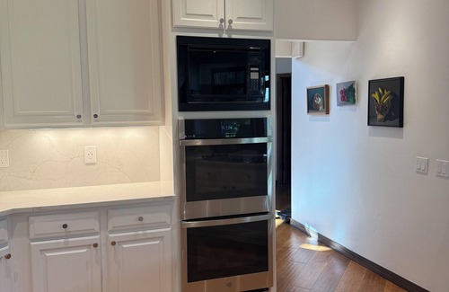 Edwards House | Lovely Winter Getaway ~ Walk To The Ski Lift ~ The Ideal Vacation Home!
