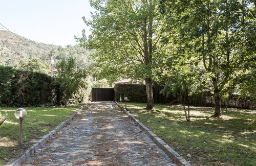 Pico Ski Chalet | Lovely wooden house with 5 acres of outdoors, located in a small rural village