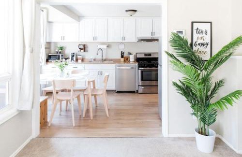 Juanita House | Lovely Wooden Home in Kirkland, Walk to Beach Park