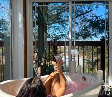 Pointe-au-Chene Ski Chalet | LoveNestChalet - Hot tub & Fireplace - Warm, cozy & relaxing