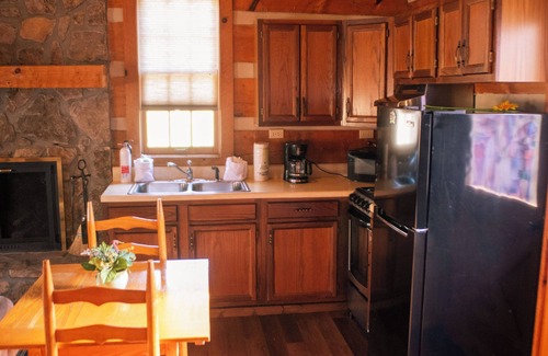 Pittman Center Cabin | Lover's leap- Romantic Tiny Cabin Escape