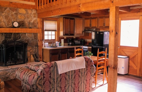 Pittman Center Cabin | Lover's leap- Romantic Tiny Cabin Escape
