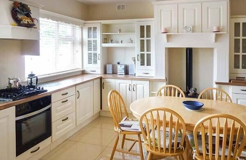 Kilkenny Cottage | LOVERS' LODGE, pet friendly in Kilkenny, County Kilkenny