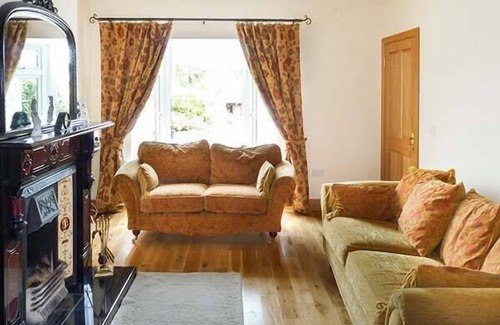 Kilkenny Cottage | LOVERS' LODGE, pet friendly in Kilkenny, County Kilkenny