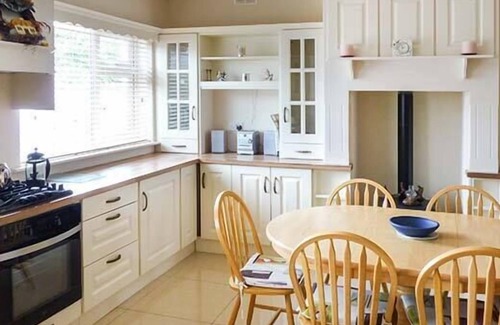 Kilkenny Cottage | LOVERS' LODGE, pet friendly in Kilkenny, County Kilkenny
