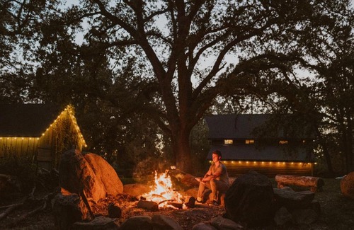 Mariposa House | Lovers nest by Casa Oso with private hiking trails and pond